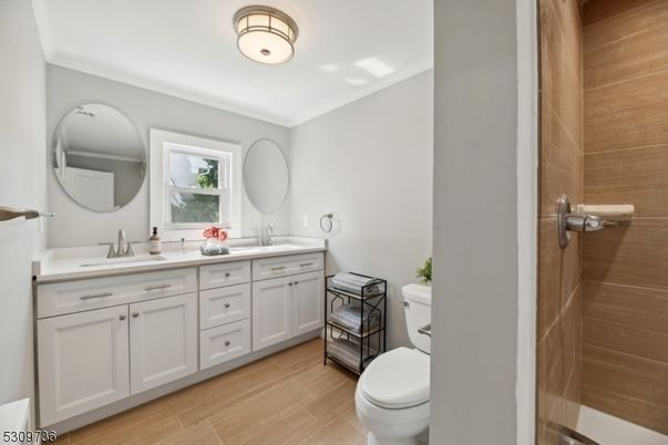Bathroom, Dual Sink Vanities, Interior, Wood Texture Flooring