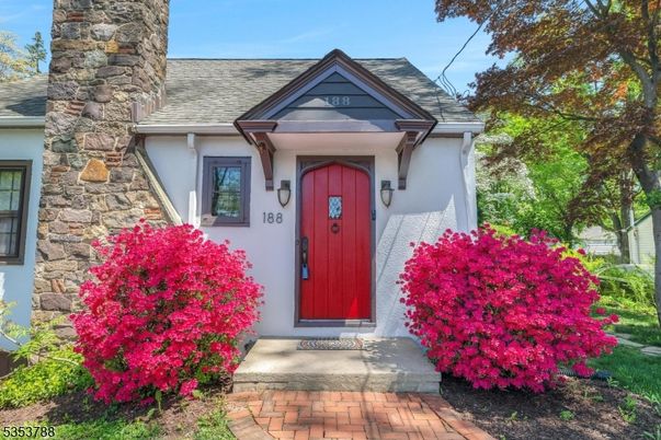Exterior, Facade, Cape Cod