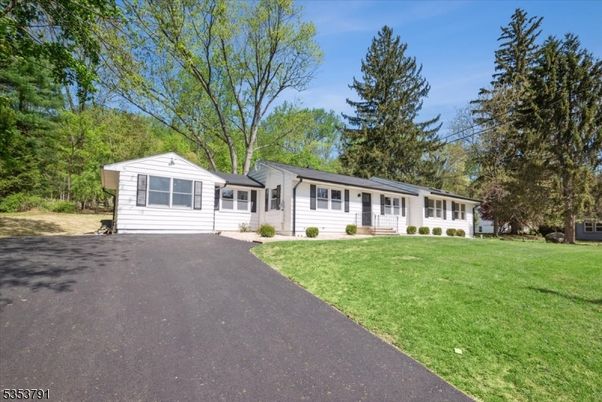 Backyard, Exterior, Facade, Ranch