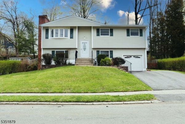 Attached, Exterior, Facade, Raised Ranch