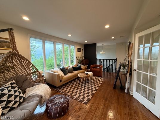 Interior, Living room, Pendant Lights, Recessed Lighting, Wood Texture Flooring