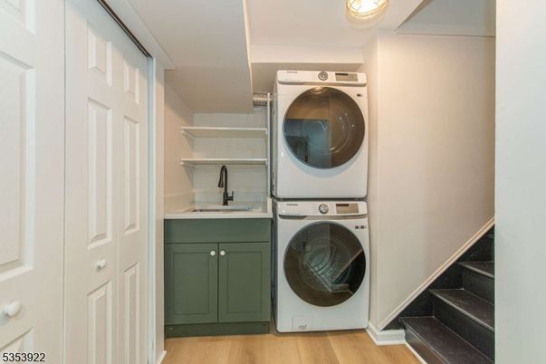 Interior, Utility Closets, Washer, Wood Texture Flooring