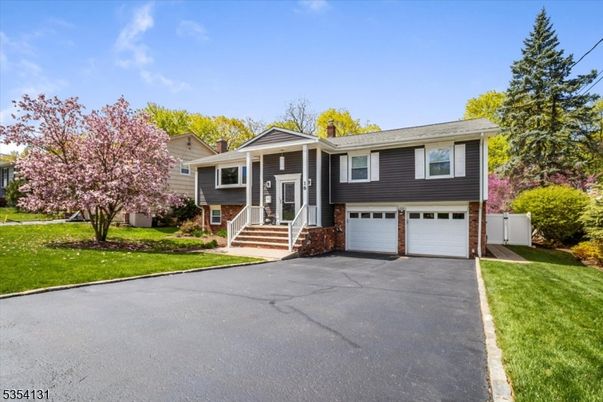 Attached, Exterior, Facade, Raised Ranch