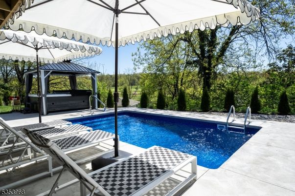 Exterior, Hot Tub, Pool