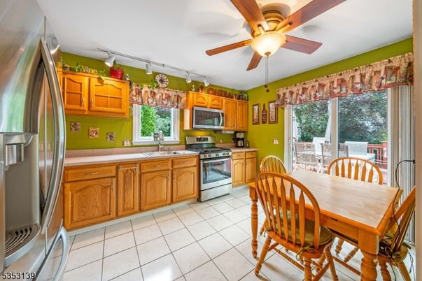 Dining room, Interior, Kitchen, Stainless Steel Appliances