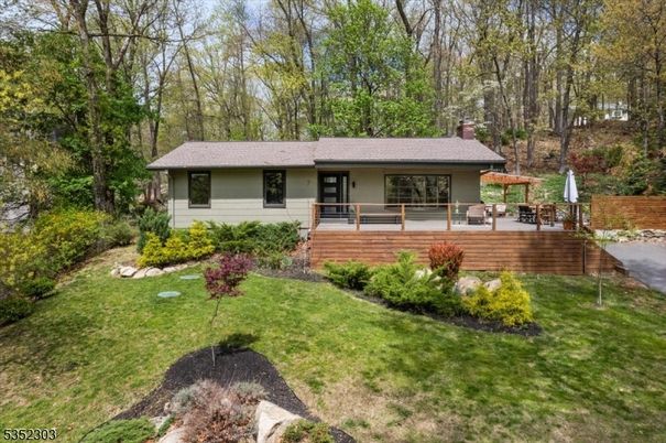 Backyard, Exterior, Facade, Ranch