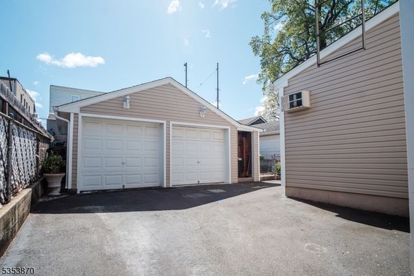 Detached Garage, Exterior