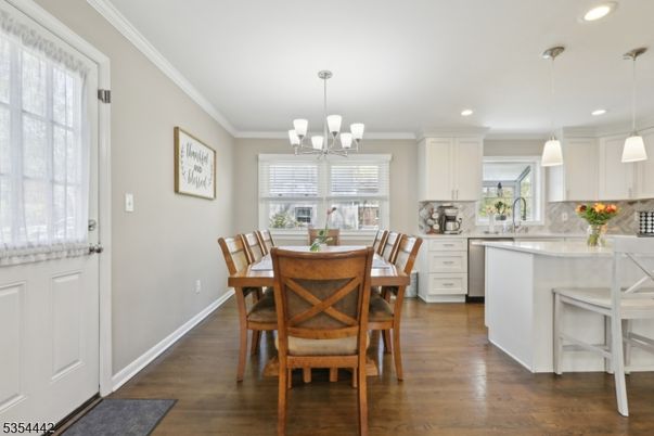 Chandelier, Dining room, Interior, Kitchen, Pendant Lights, Recessed Lighting, Wood Texture Flooring