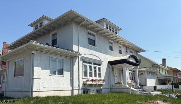Exterior, Facade, American Craftsman