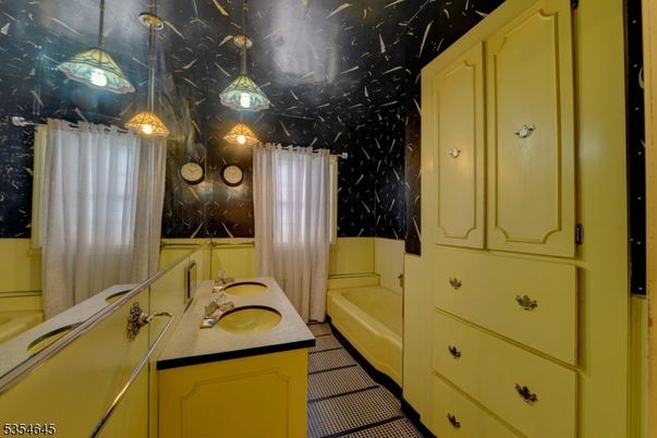 Bathroom, Interior, Pendant Lights