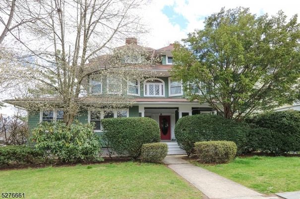 Exterior, Facade, American Foursquare