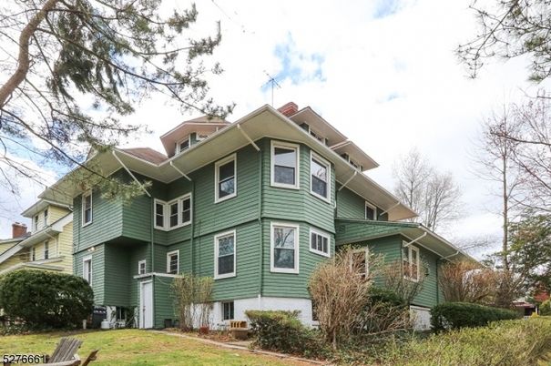 Exterior, Facade, Queen Anne Victorian