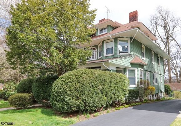Exterior, Facade, American Foursquare