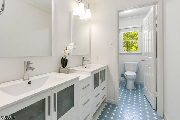 Bathroom, Dual Sink Vanities, Interior