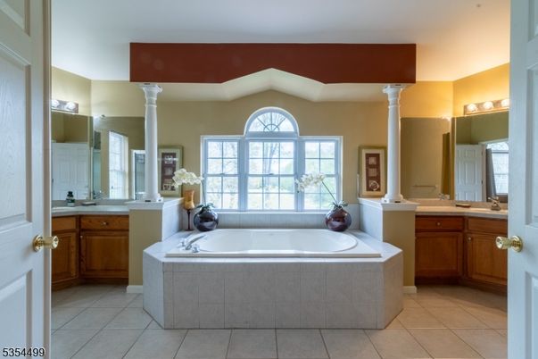Bathroom, Dual Sink Vanities, Interior