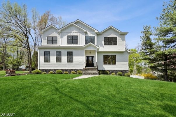 Exterior, Facade, Farmhouse