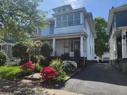 Exterior, Facade, American Foursquare