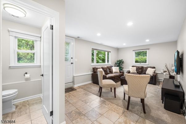 Bathroom, Interior, Living room, Recessed Lighting