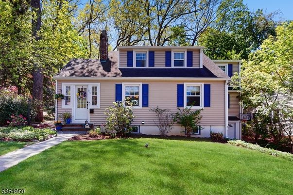 Exterior, Facade, Cape Cod
