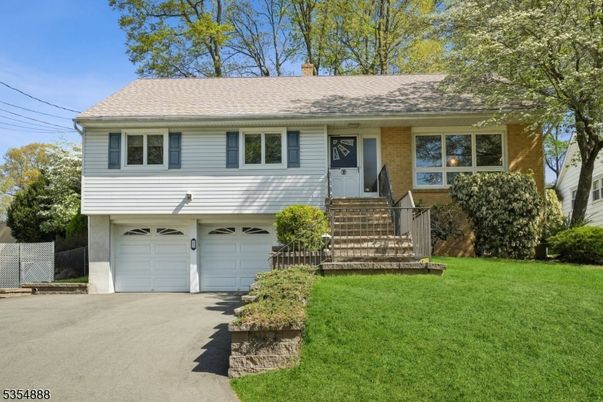 Attached, Exterior, Facade, Raised Ranch