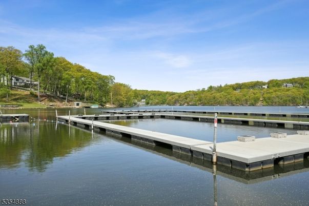 Exterior, Lake