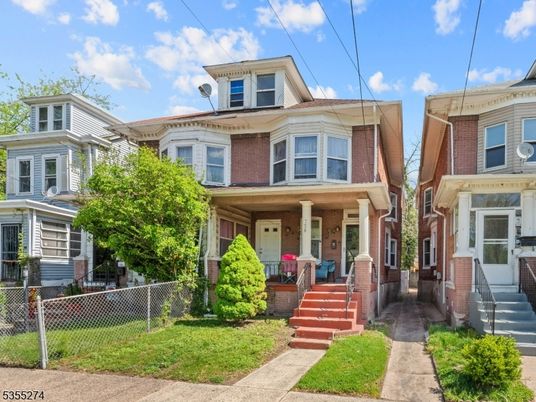 Exterior, Facade, Brick Facade, American Foursquare