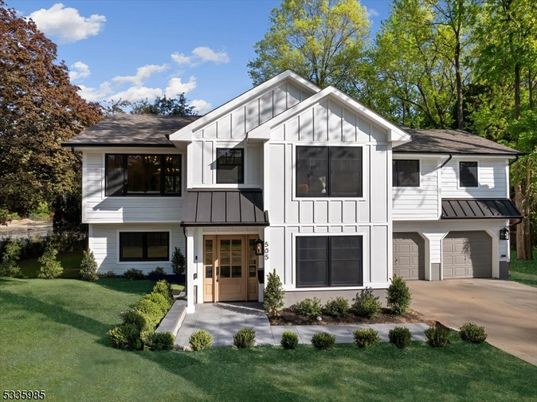Attached, Exterior, Facade, Farmhouse
