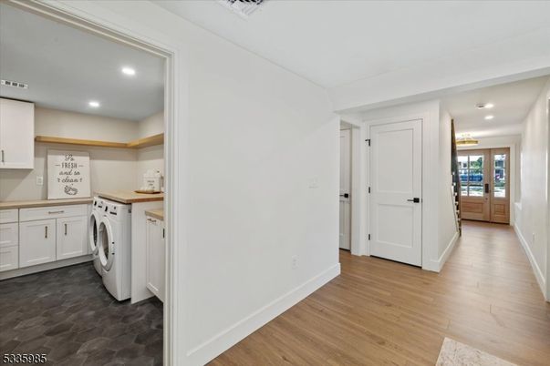 Interior, Recessed Lighting, Washer, Wood Texture Flooring