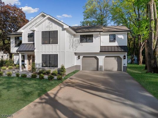 Attached, Exterior, Facade, Farmhouse