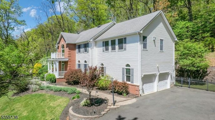 Attached, Exterior, Facade, Brick Facade, Rowhouse