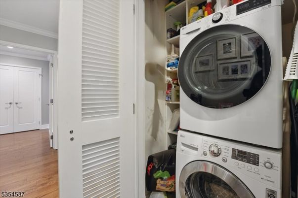Interior, Utility Closets, Washer, Wood Texture Flooring