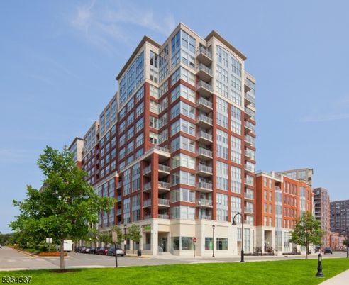 Exterior, Facade, Condo Building
