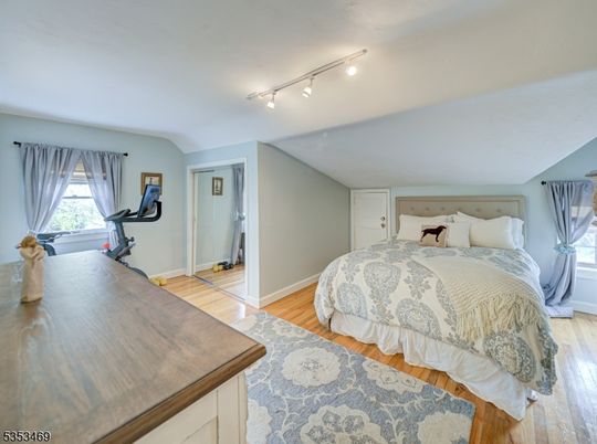 Bedroom, Fitness Equipment, Interior, Wood Texture Flooring