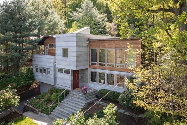 Attached, Exterior, Facade, Modern