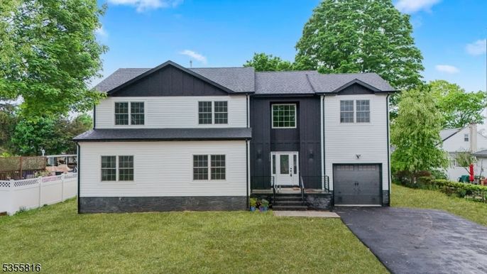 Attached, Exterior, Facade, Raised Ranch