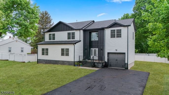 Attached, Exterior, Facade, Farmhouse