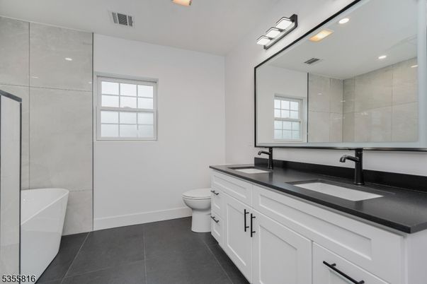 Bathroom, Dual Sink Vanities, Interior, Recessed Lighting