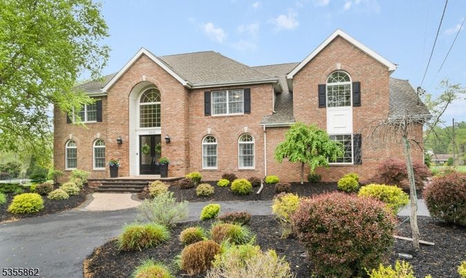 Exterior, Facade, Brick Facade, Brick Traditional