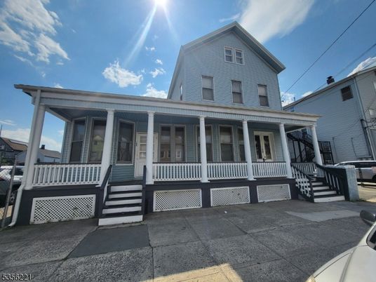 Exterior, Facade, Queen Anne Victorian