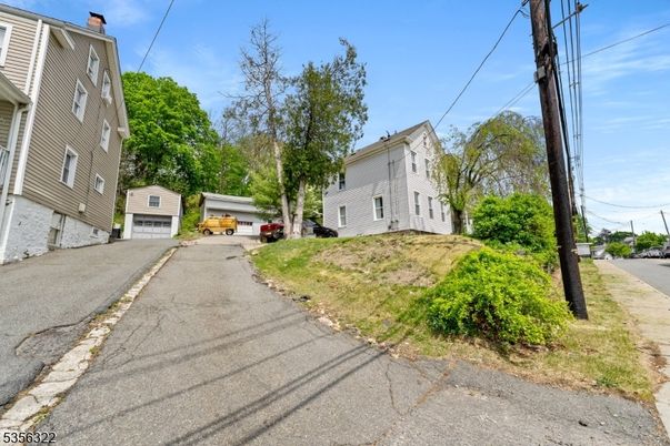 Detached Garage, Exterior