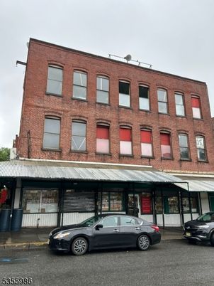 Exterior, Facade, Brick Facade, Rowhouse