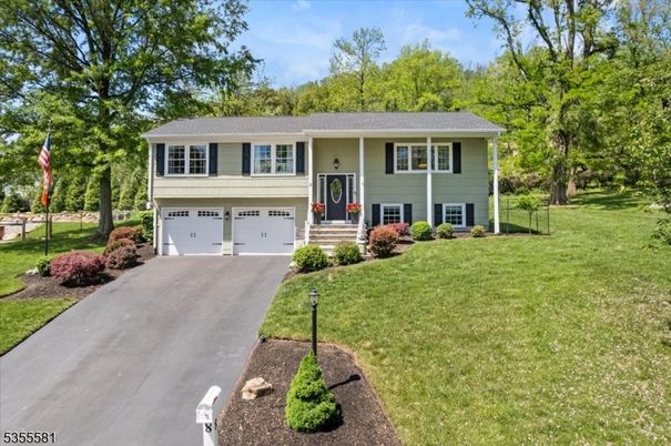 Attached, Exterior, Facade, Raised Ranch