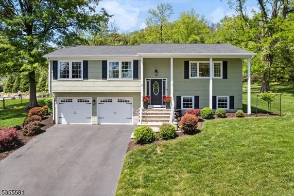 Attached, Exterior, Facade, Raised Ranch