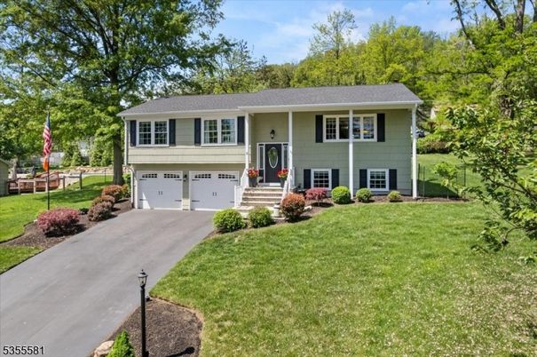 Attached, Exterior, Facade, Raised Ranch