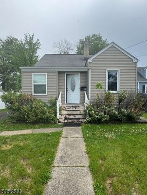 Exterior, Facade, Cape Cod