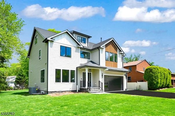 Attached, Exterior, Facade, Farmhouse