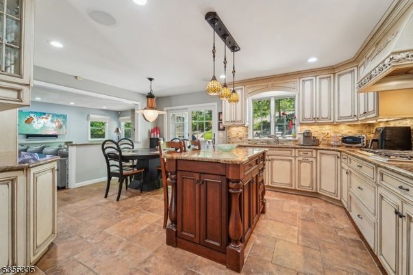 Dining room, Interior, Kitchen, Pendant Lights, Recessed Lighting, Stainless Steel Appliances