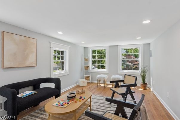 Fitness Equipment, Interior, Living room, Recessed Lighting, Wood Texture Flooring