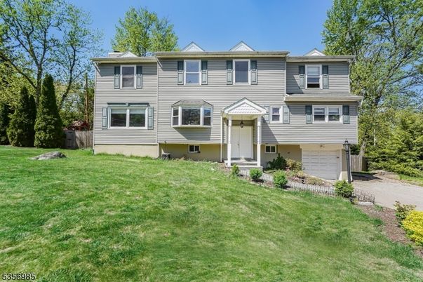 Attached, Exterior, Facade, Raised Ranch