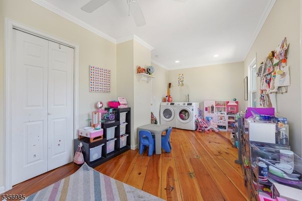 Interior, Recessed Lighting, Washer, Wood Texture Flooring